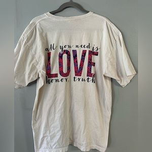 White Comfort Colors Size L T-shirt All You Need is Love, Honor, Truth Phi Mu